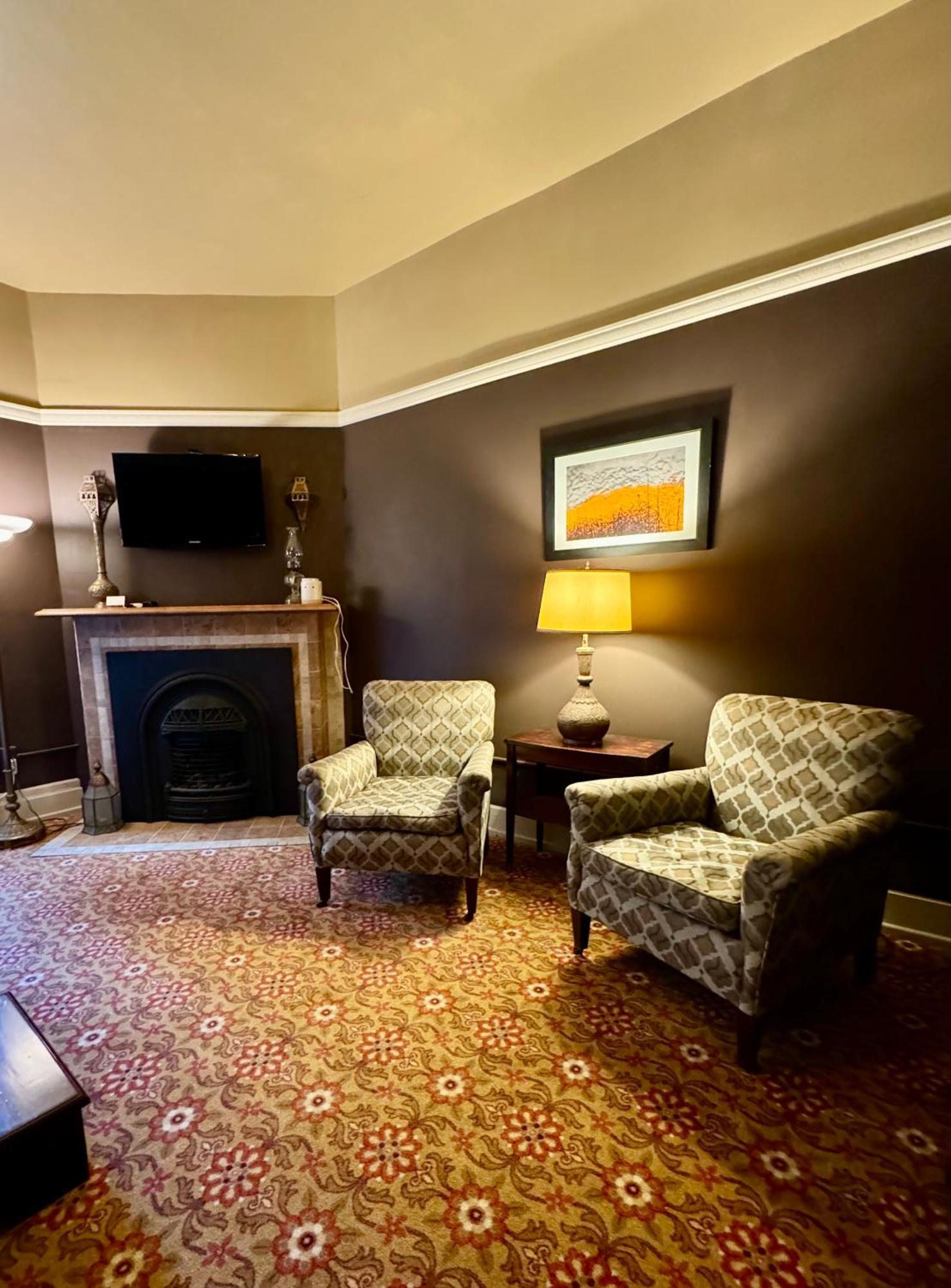 The Edwards Waterhouse Inn Fredonia Exterior photo